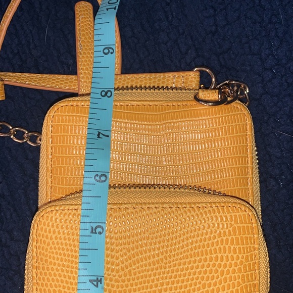 Super Cute Little Yellow Purse !!!! - Picture 9 of 10